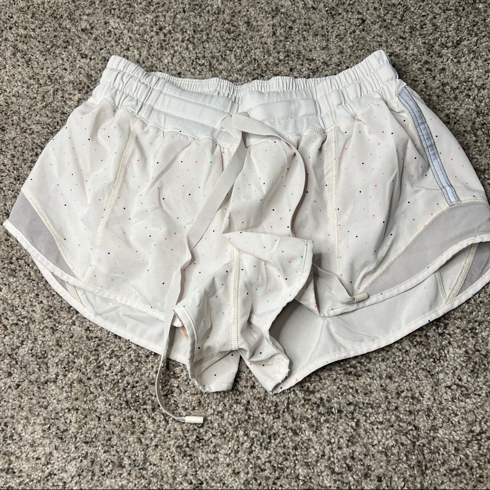 lululemon rare Polka dot hotty hot shorts 2.5inch (rainbow polka dots)